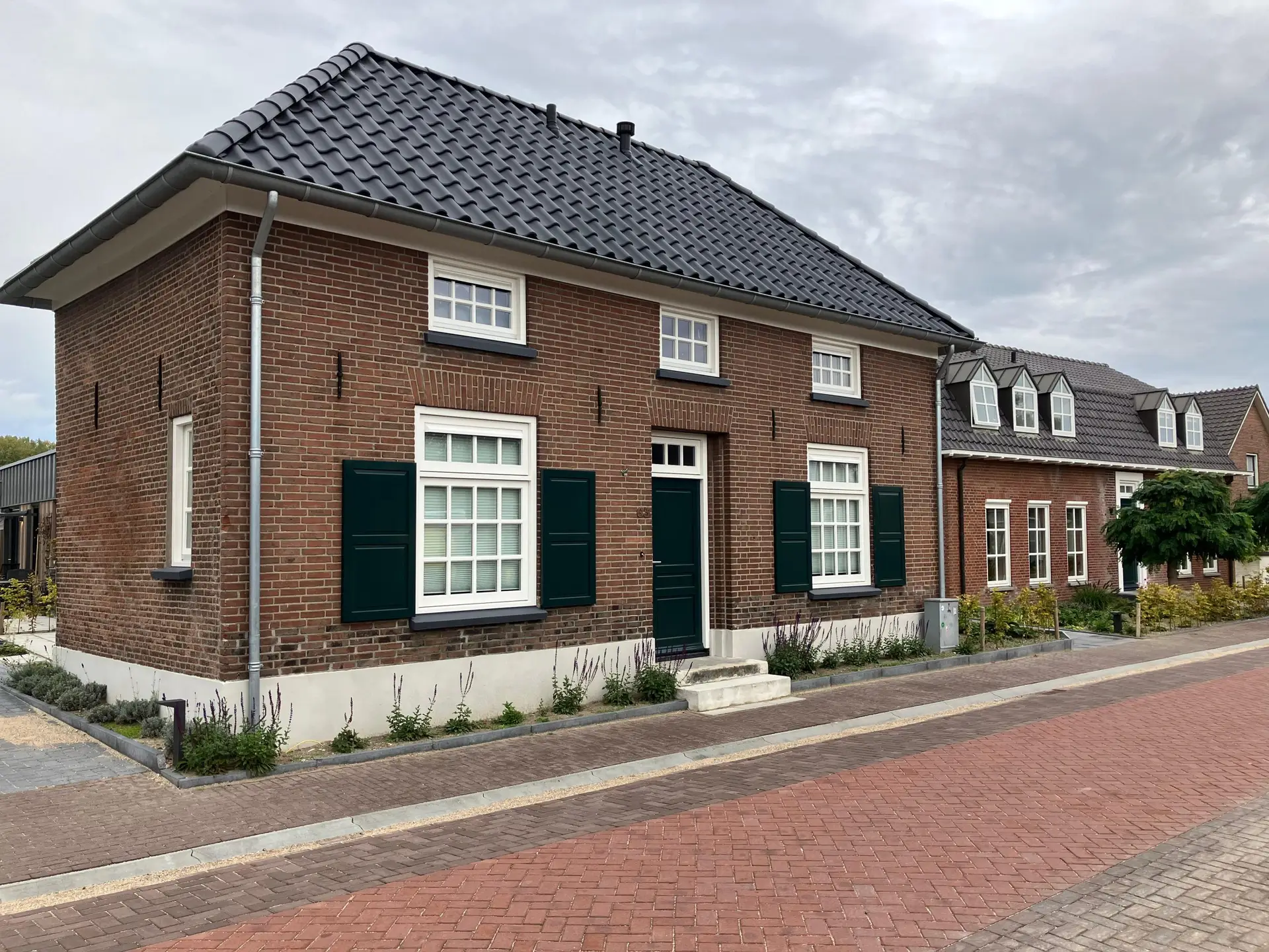 e321eba1-fb5b-4c71-8c74-97bd275d5984